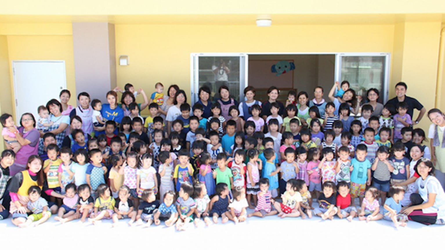 チームワークを持ち、子供たちの成長を一緒に喜びましょう！