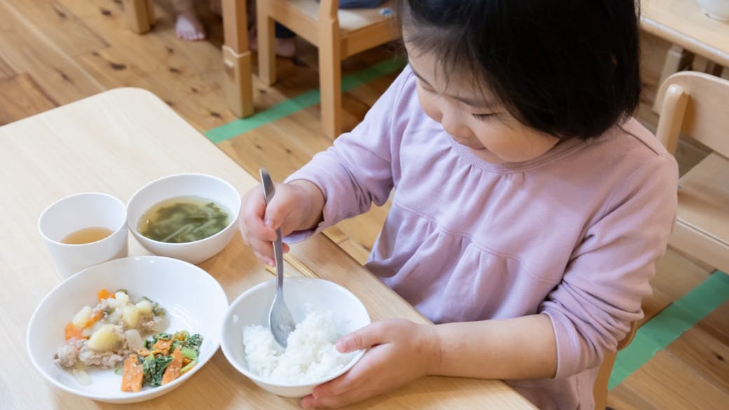 食べることを楽しみ、感謝する気持ちを育む