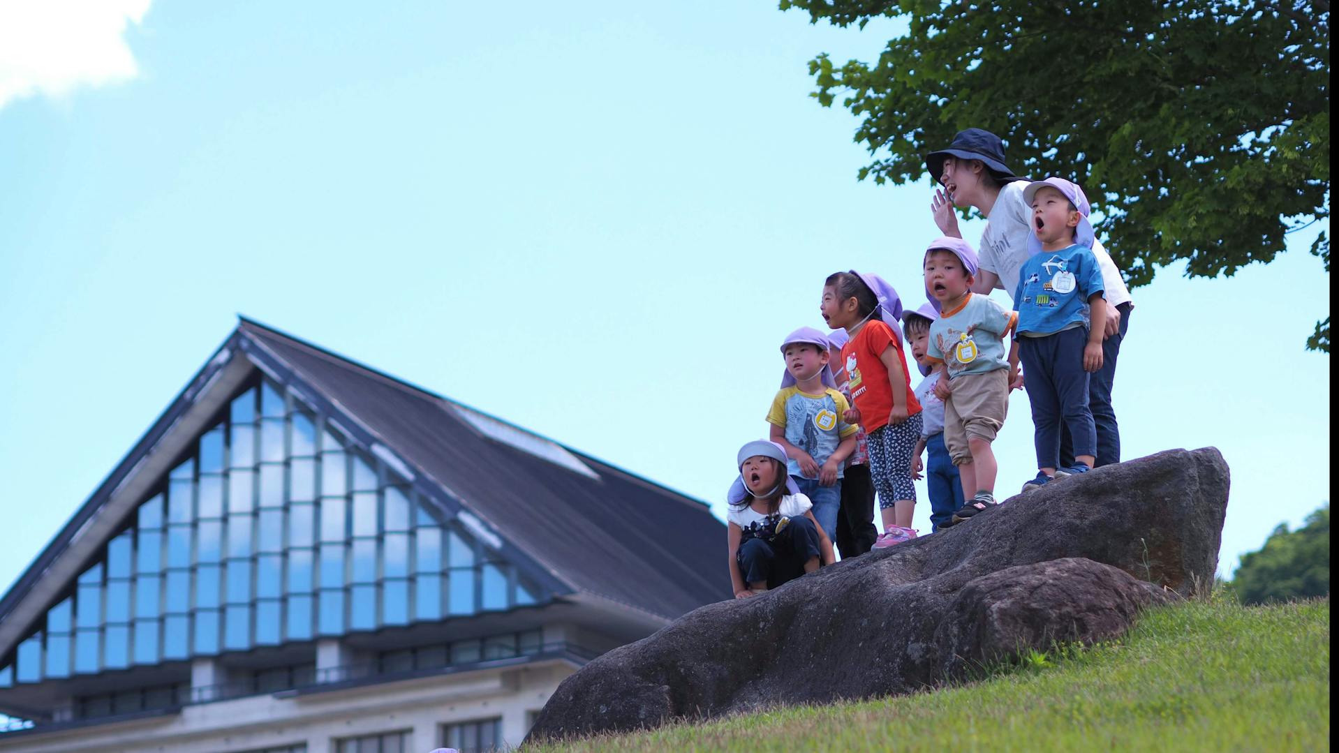 【保育教諭募集中】アートや自然が特徴の園で、福利厚生等も良好