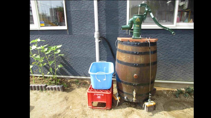 雨水用樽・ポンプで水汲みが経験できます！