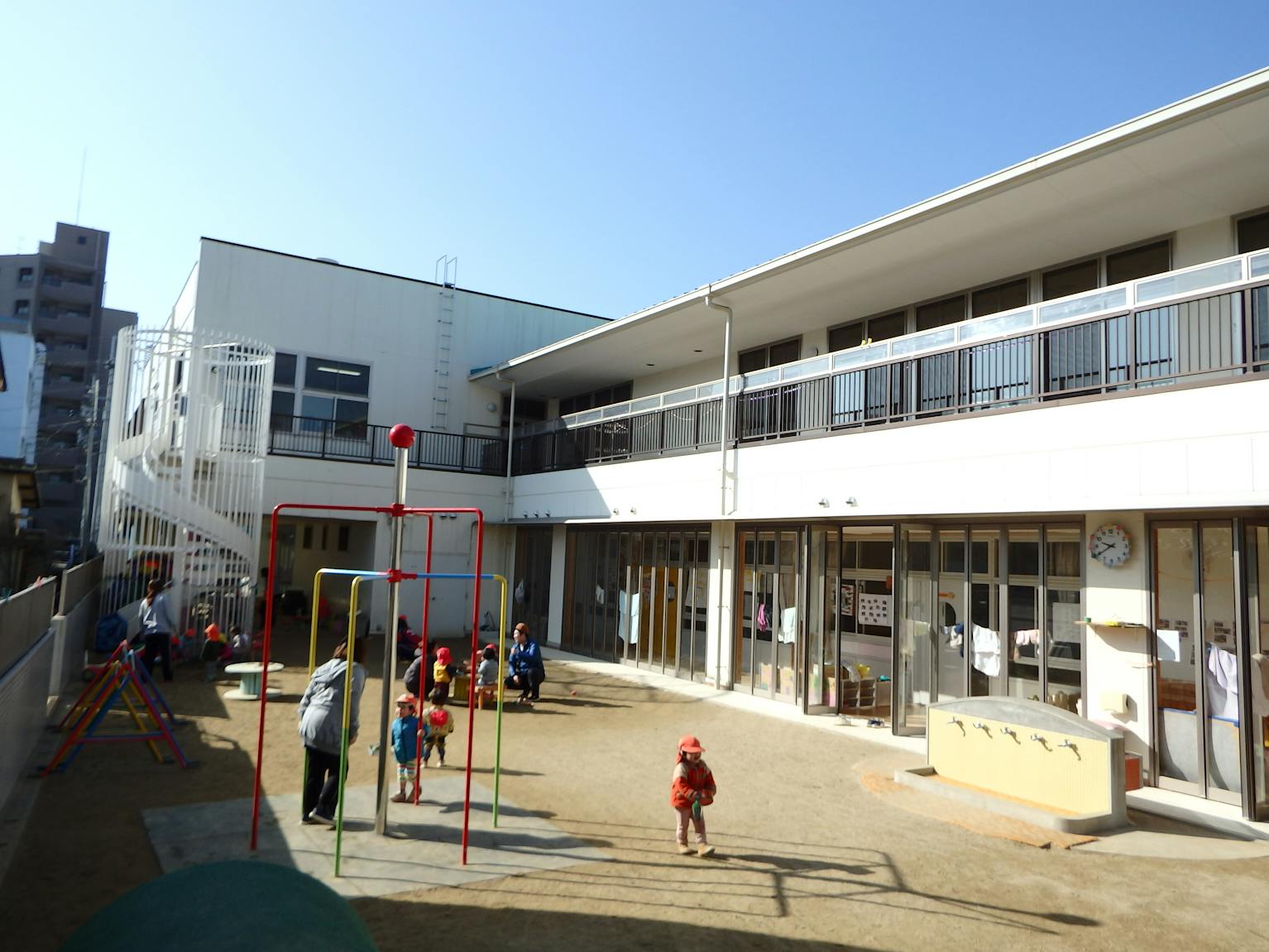 子どもたちと一緒に保育士同士も仲良く保育を楽しみませんか！