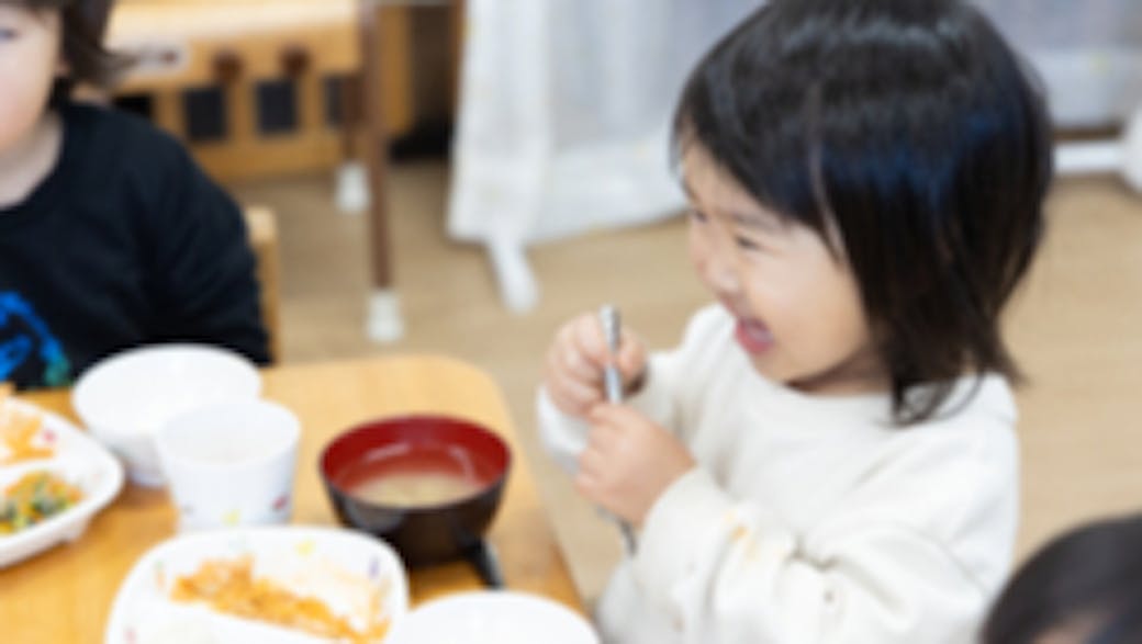 食べることを楽しみ、感謝する気持ちを育む