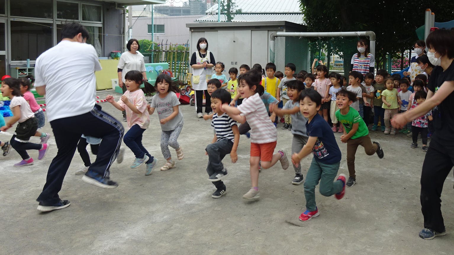 朝番7時から短時間の保育士資格者を募集しています。