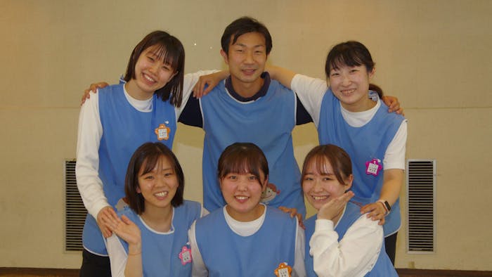 平均勤続年数13年と、新卒から長く勤める先生多数!