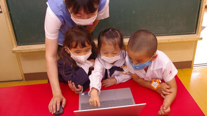 先生1人に1台ずつノートパソコン支給!ICT化を積極促進中!
