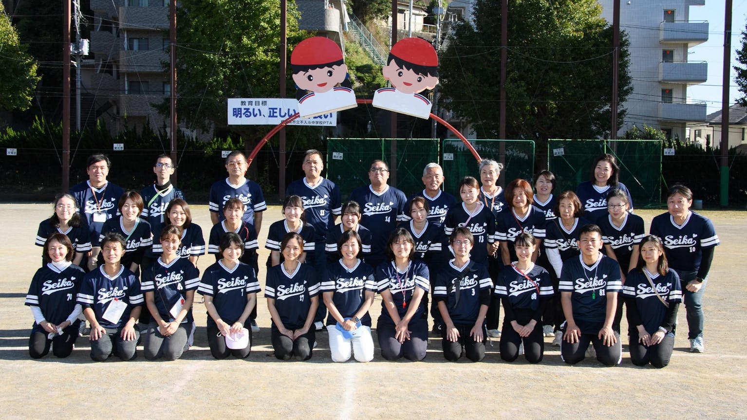 1年目は2人担任／月給23万／20～30代の先生多数／残業少