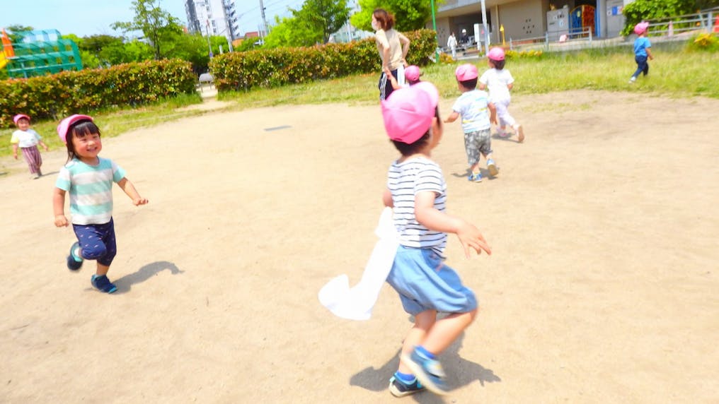 保育園前の団地広場