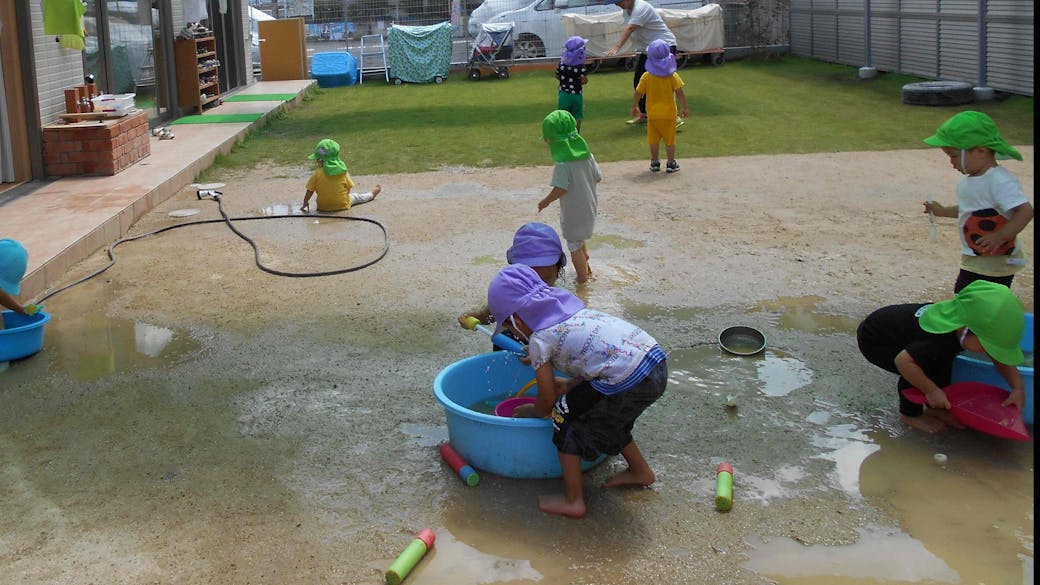 子どもの五感を刺激するどろんこ遊び