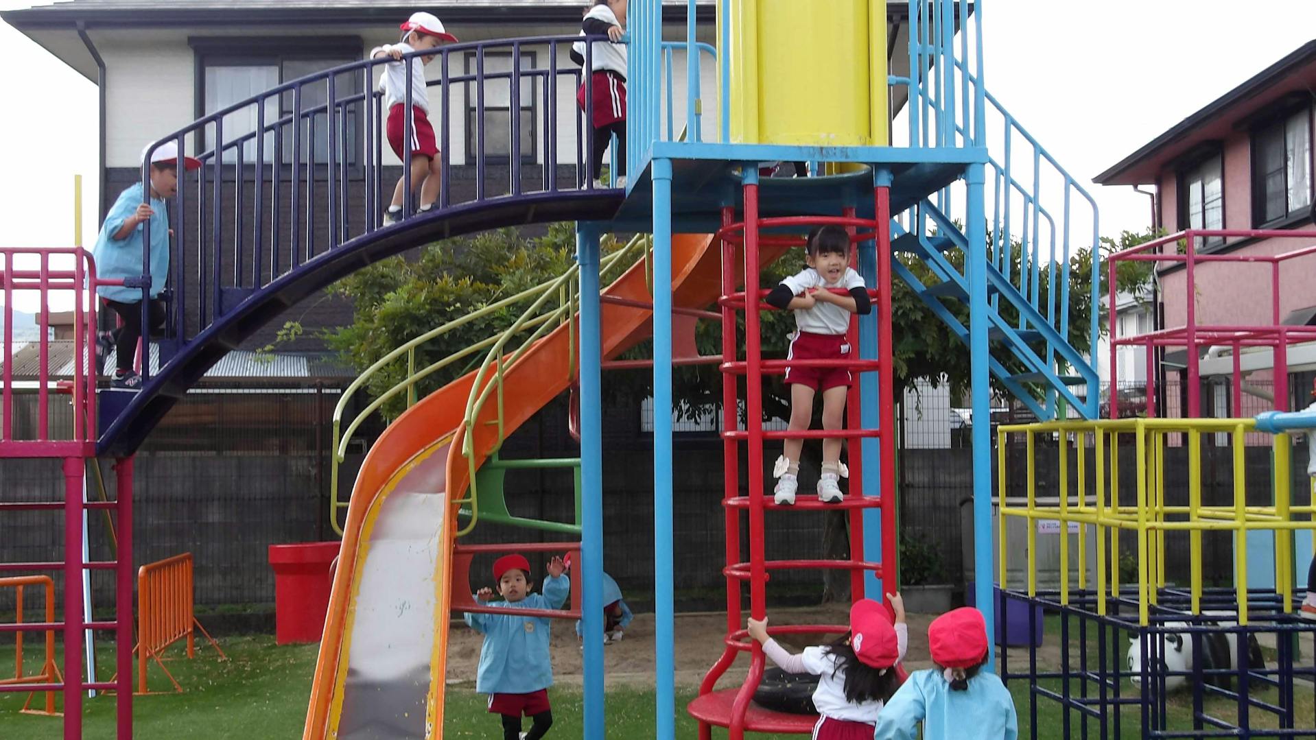 豊かな自然の中、日々の遊びから生涯にわたる生きる力を～