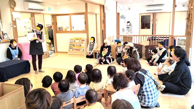 くまボラさんの絵本の読み聞かせ