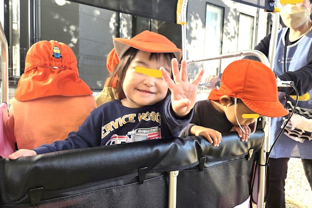 立ち乗り用散歩車（災害時避難車ノーパンクタイヤ）お目見え！第一生命財団さまからの助成金で購入