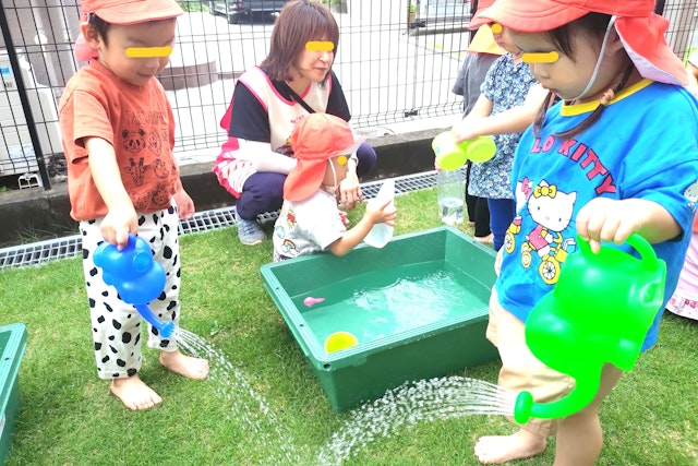 久々の水遊びで、思いっきり水をまきスッキリ！