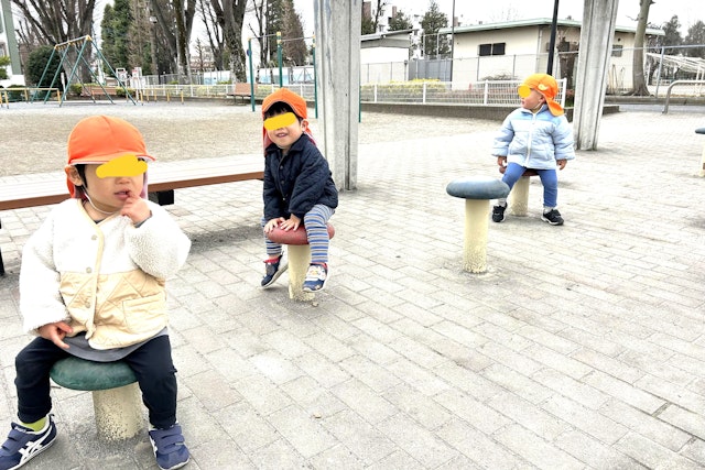 公園で椅子取りゲーム　でも椅子が余っていますｗ