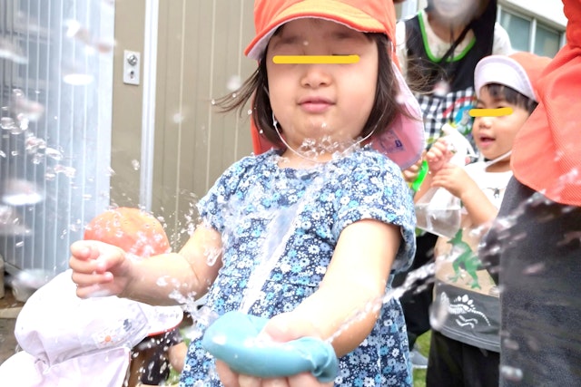 久々のお外での水遊びで嬉しすぎ！