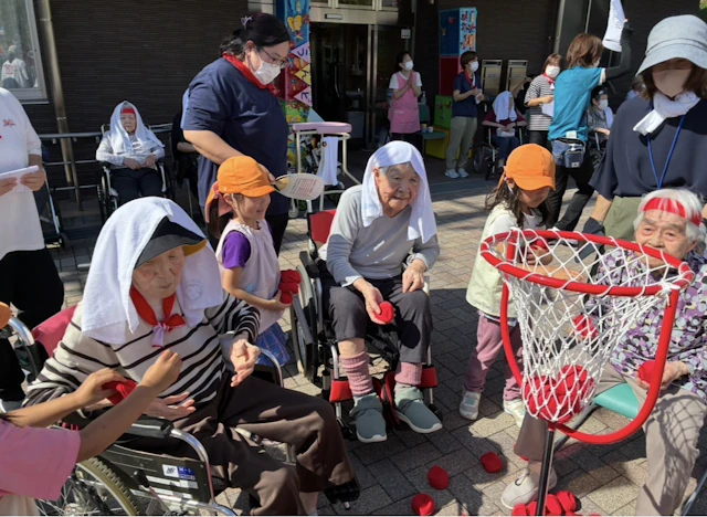 春日特養老人ホームの運動会に参加しました(5歳児)
