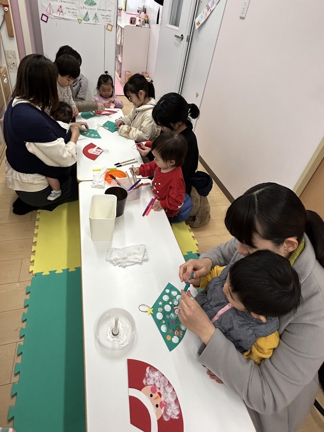 １２月の園庭開放　クリスマス飾りを作りました