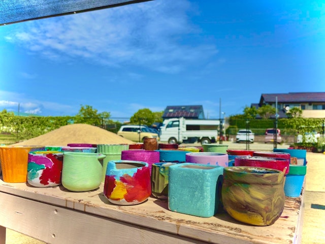 保護者のおばあちゃんからステンシル作りを教えてもらいました。