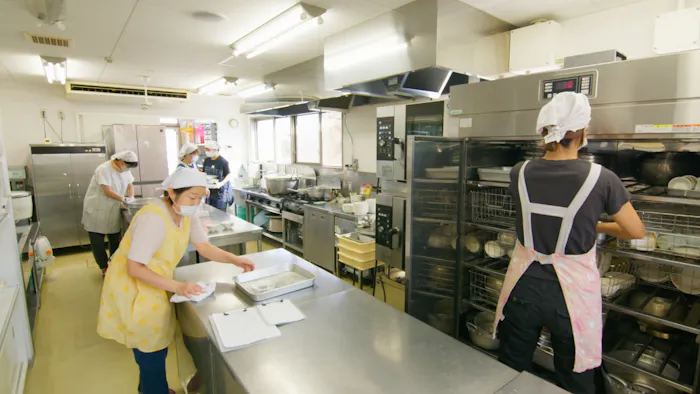 みんなで協力してつくる給食
