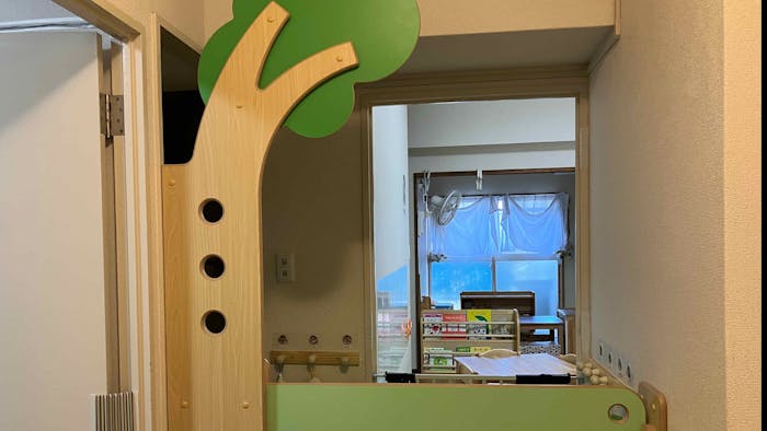 園はマンションの中にあります