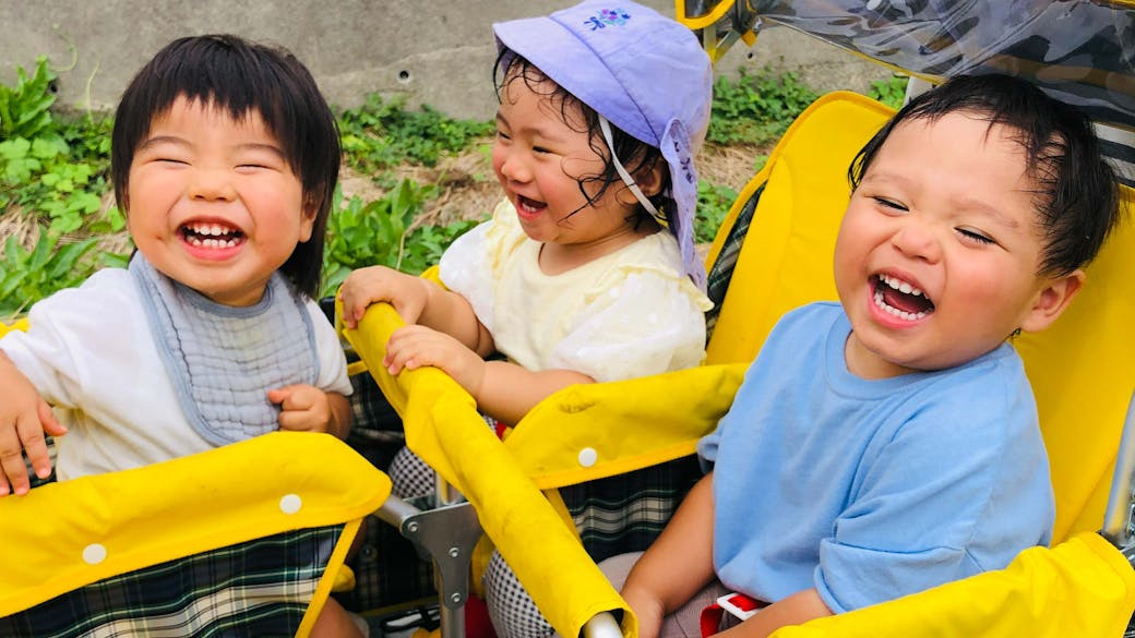 カートに乗って広場までおさんぽ！今日は広場で追いかけっこ！！