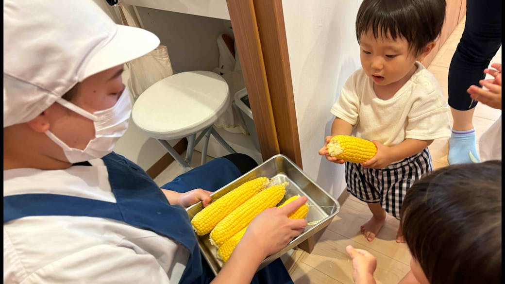 食育 とうもろこしの皮をむきました!