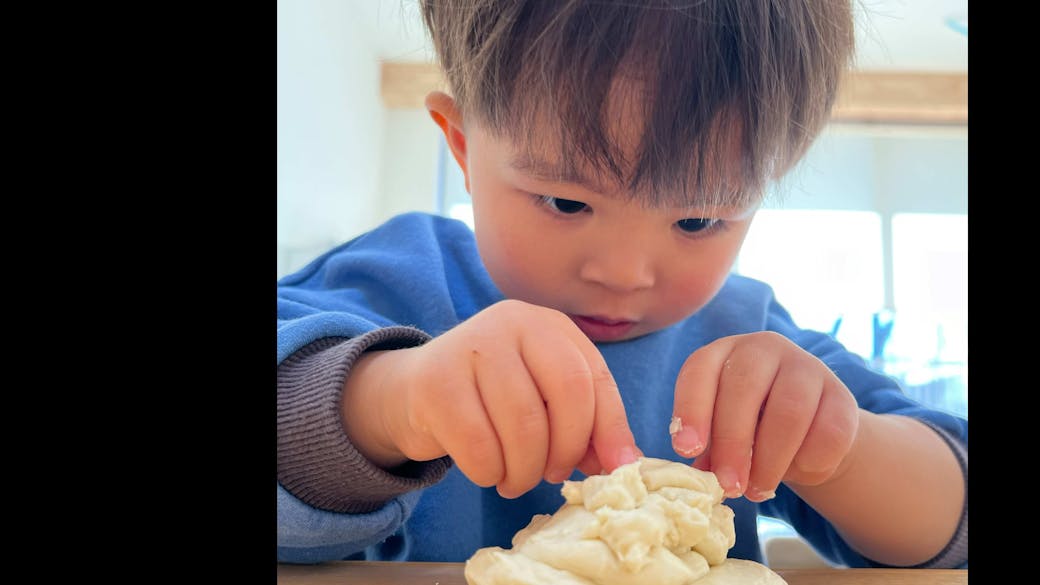 「これ、なあに？」を大切に聞き取り、一緒に感じ、考えます。