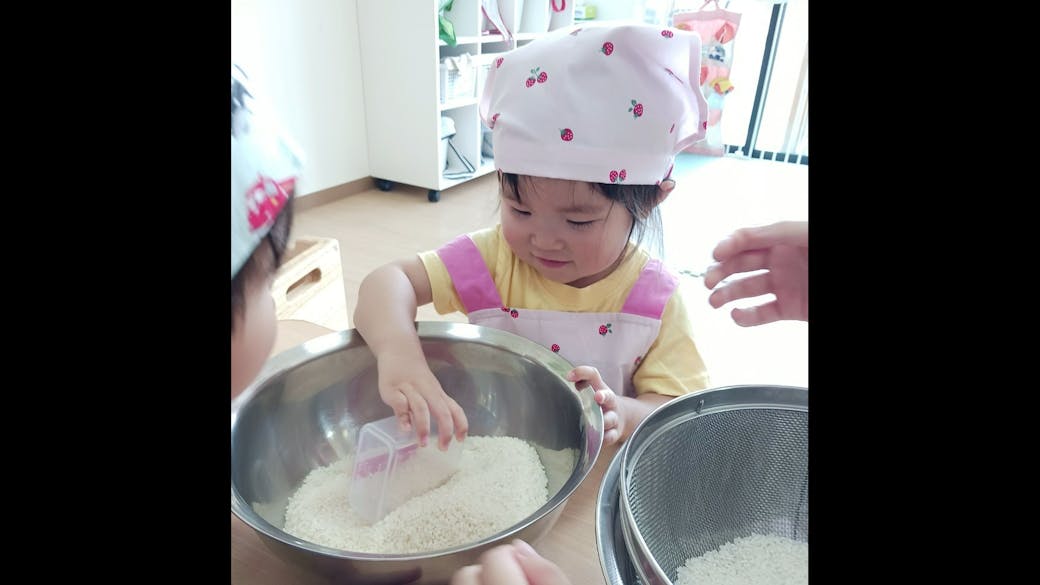 食育 お米をあらうよ(お米研ぎ)