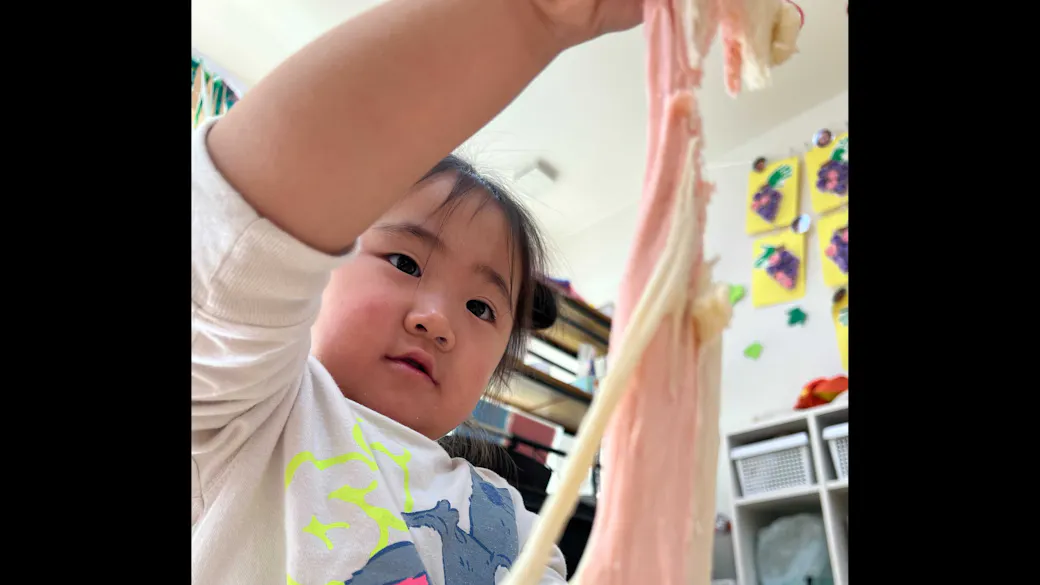 小麦粉ねんど楽しい！見てみてのびる～！！