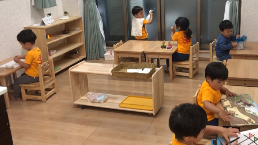 ３ヶ国語での保育に加え、モンテッソーリ教育を取り入れています