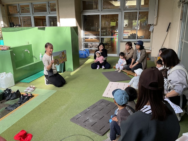 地域活動で芋ほりごっこをしました。