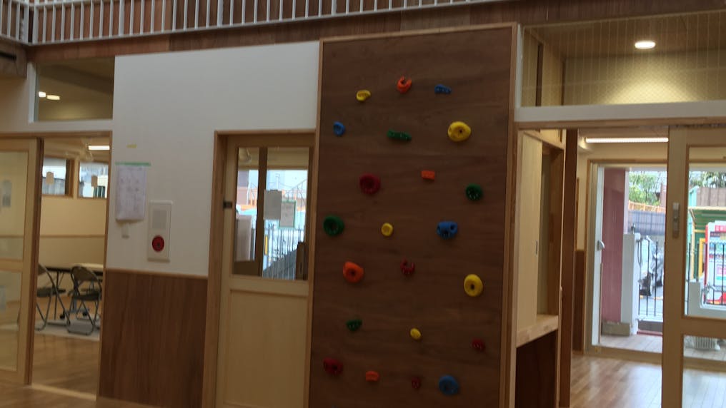 園内にボルタリングやネット遊具があり楽しめます