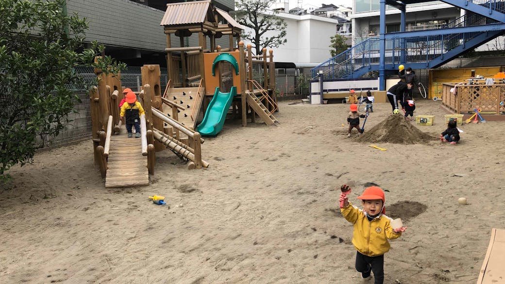 園庭は全面砂場