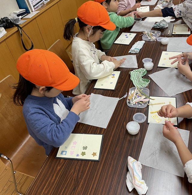 すくわくプログラム☆ひまわり組　あそび大学６回目（屏風作り体験）