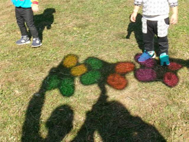 すくわくプログラム☆たんぽぽ組　色遊び