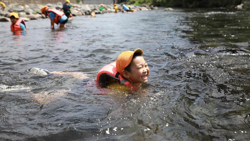 暑いあつい夏は、川あそび！