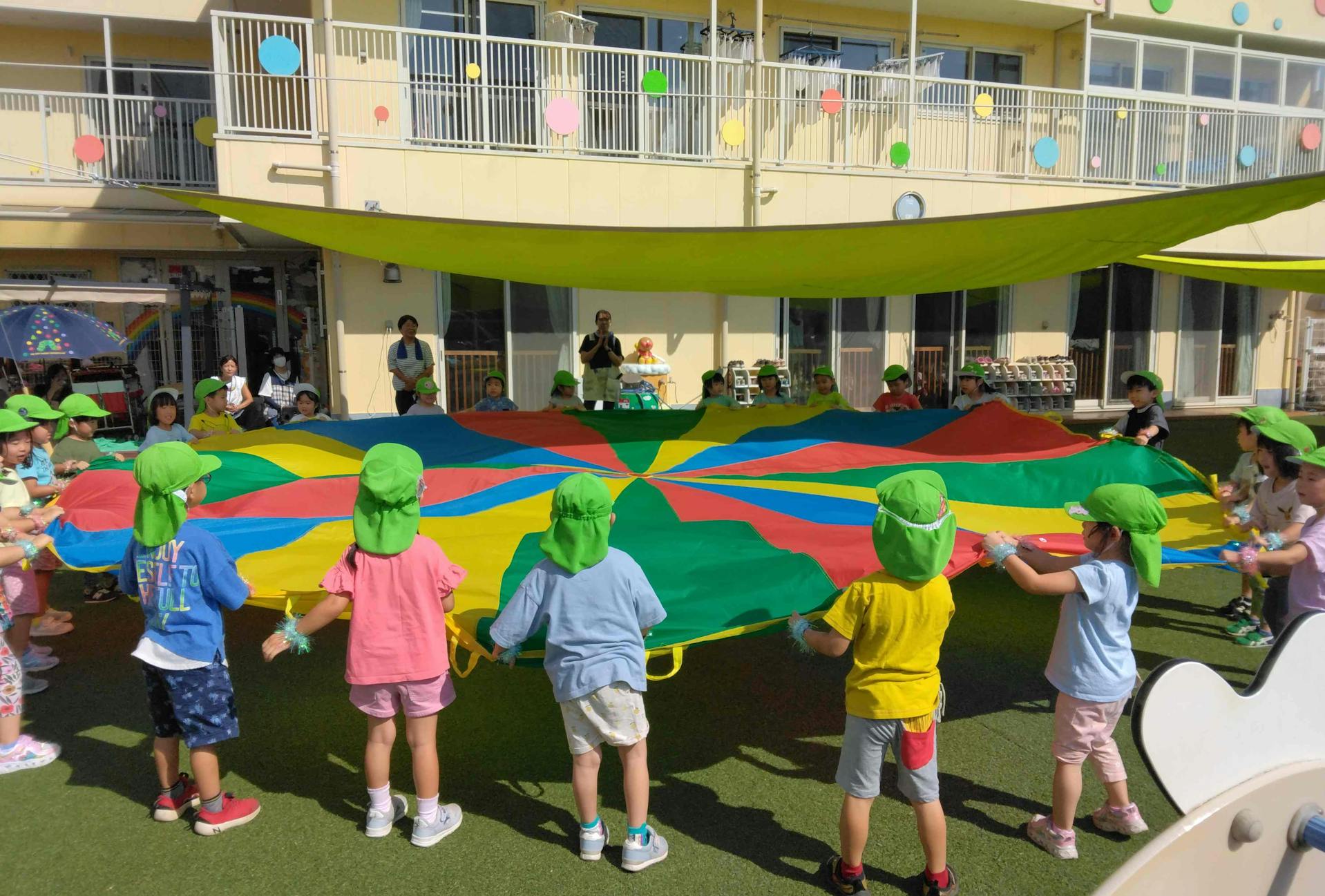 子どもにも　おとなにも　居心地のいい保育園を目指しています。