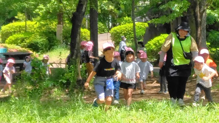 自然豊かな環境で保育を楽しめます！