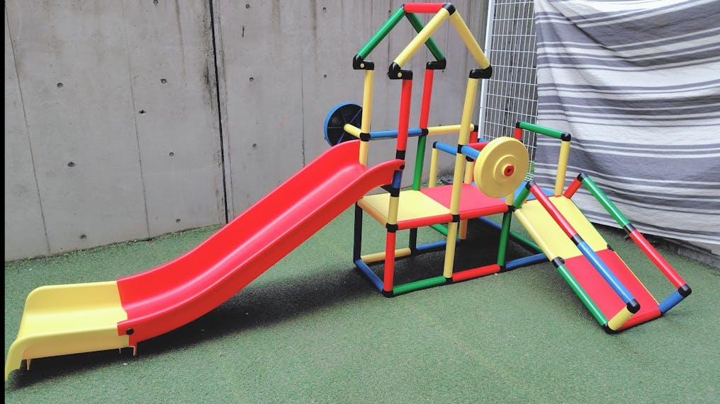 裸足で遊べる園庭完備
