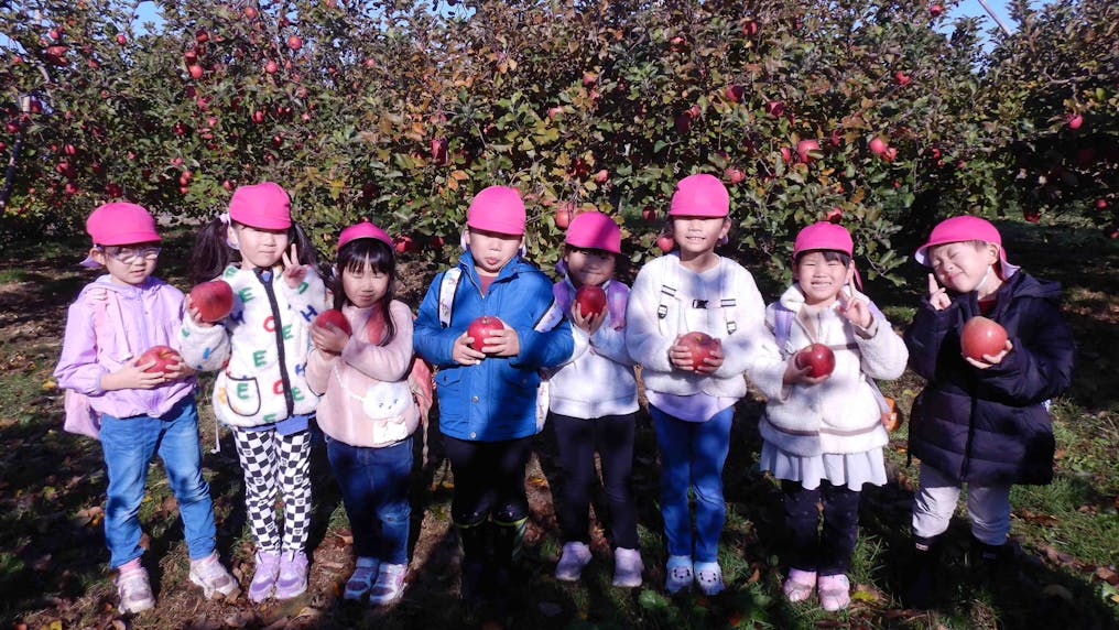 園外保育（りんご狩り）