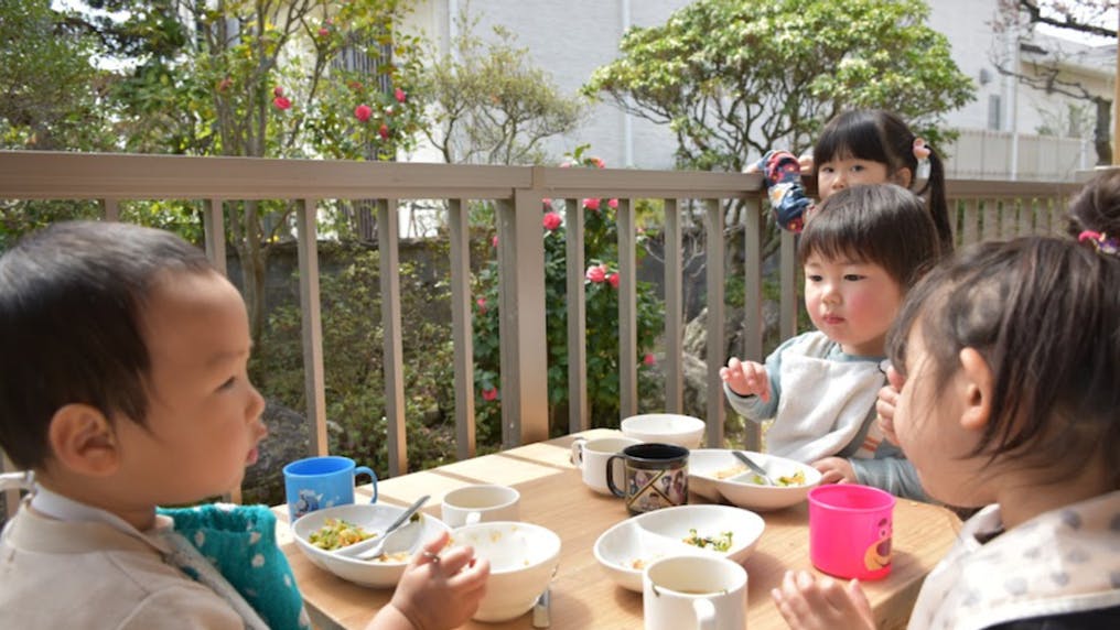 天気の良い日はテラスでお昼ごはん