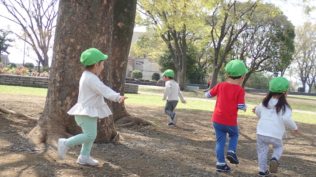 天気の良い日はお散歩へ