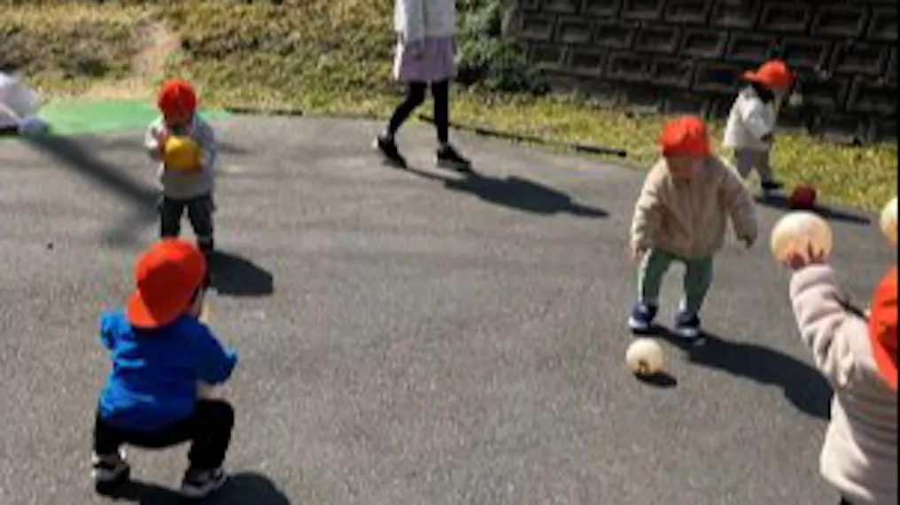 保育園前のお庭