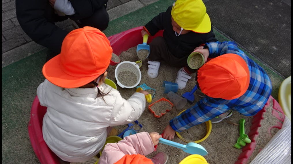 保育園前のお庭