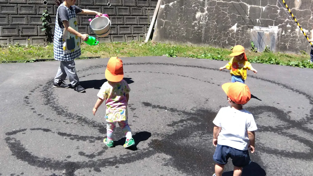 保育園前のお庭