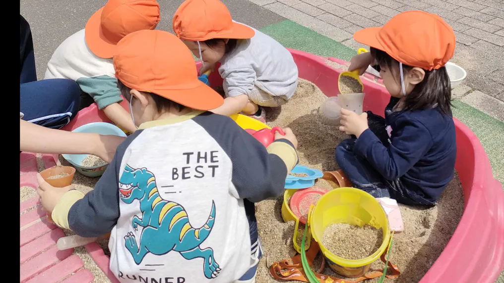 保育園前のお庭