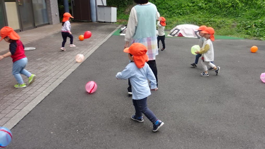 保育園前のお庭