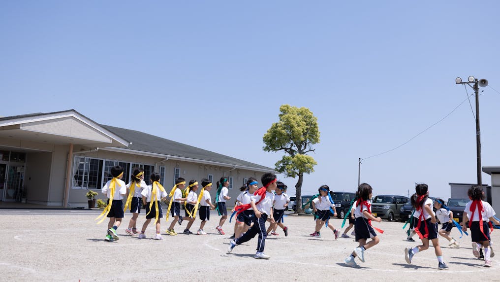 広い園庭でのびのび遊べます