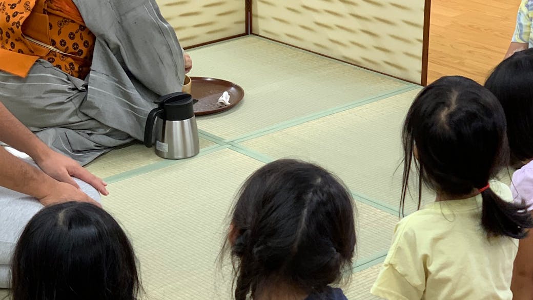 伝統遊びを楽しむ