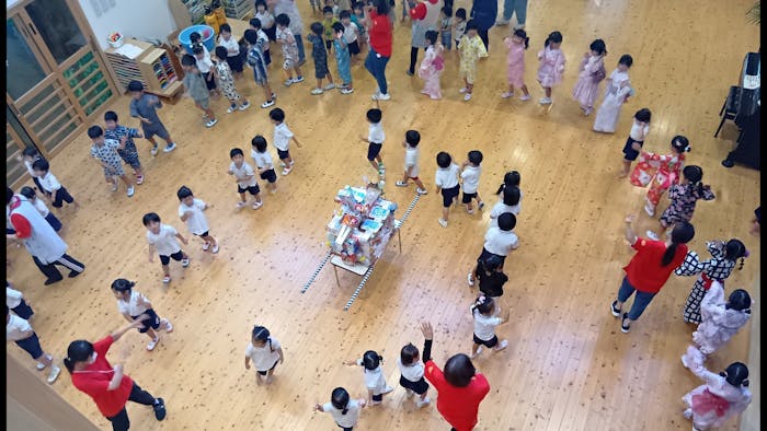 築約3年の快適な園舎と広い園庭