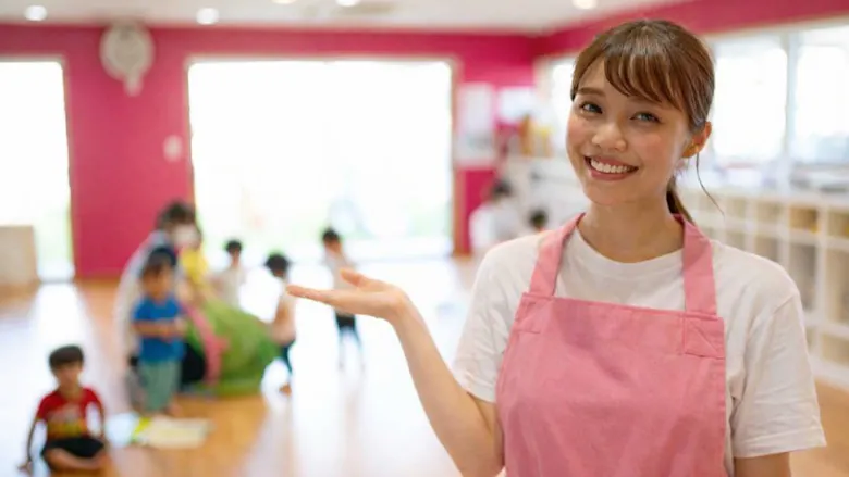 子連れ出勤可、お子様の保育料無料。駐車場完備。シフト制。